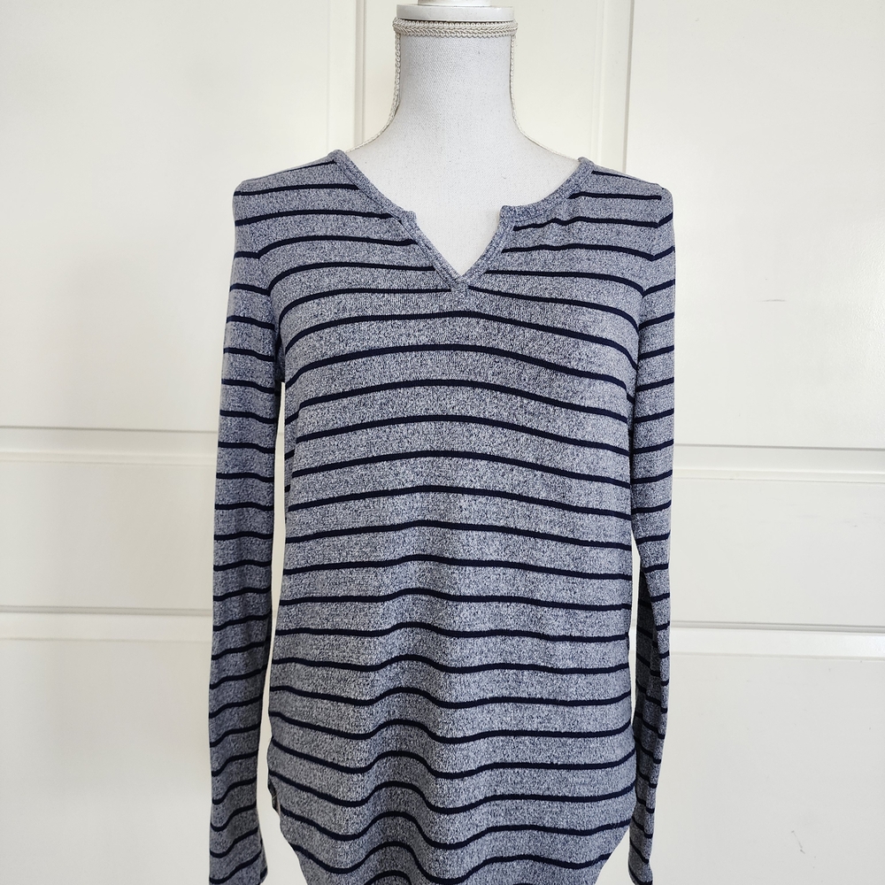 GAP Navy and Gray V-Neck Women's Sweater